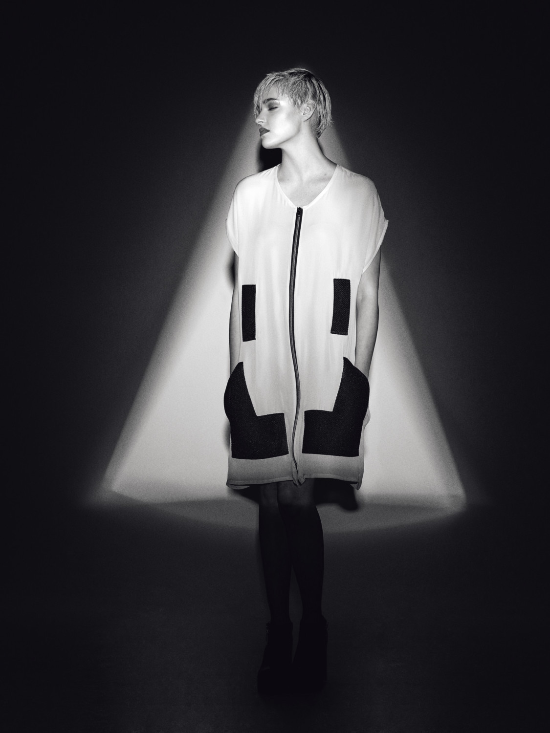 Jonathan Du Mortier is a Belgium based photographer. He often travels for various clients, regularly working as an assistant. Mostly working on commercials, he also finds himself working on more fashion and corporate jobs.