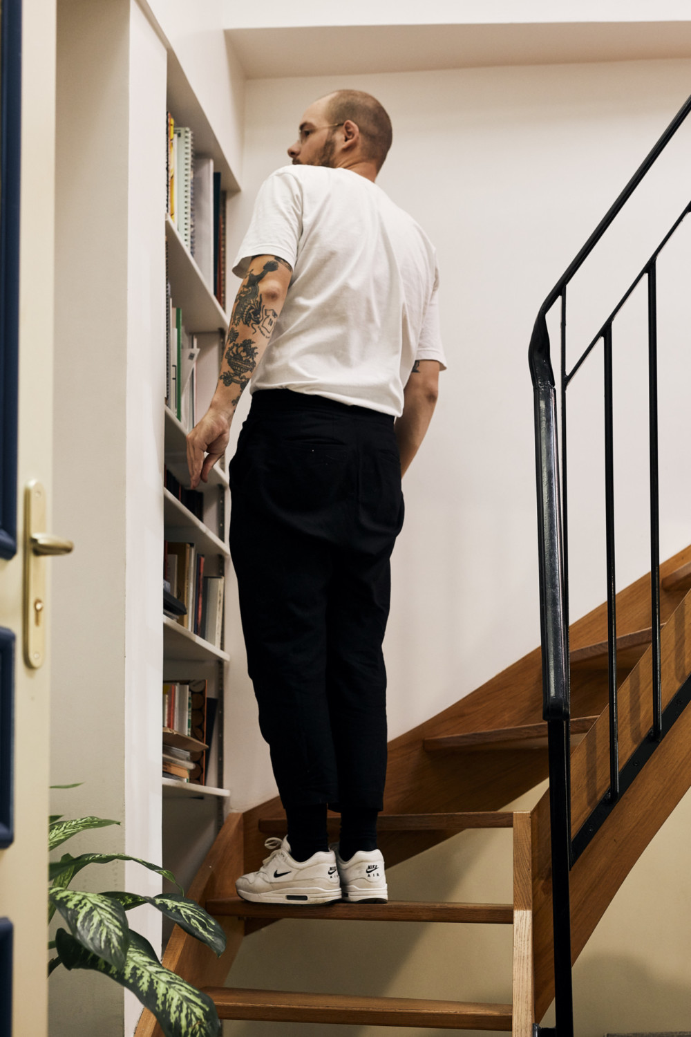 Jonathan Du Mortier is a Belgium based photographer. He often travels for various clients, regularly working as an assistant. Mostly working on commercials, he also finds himself working on more fashion and corporate jobs.