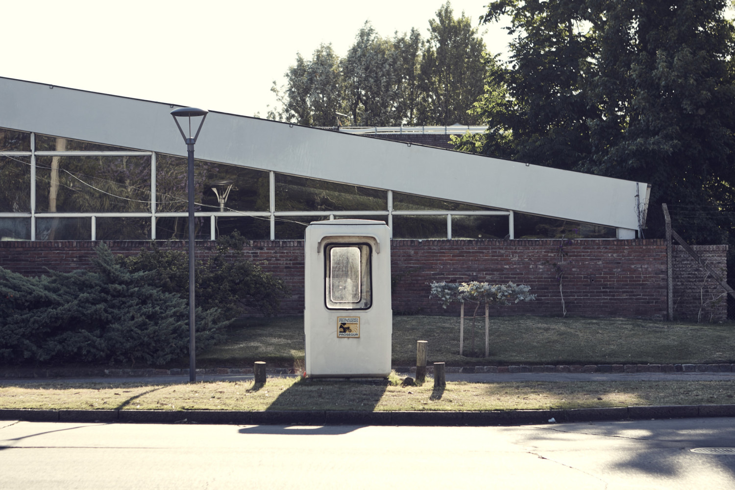 Jonathan Du Mortier is a Belgium based photographer. He often travels for various clients, regularly working as an assistant. Mostly working on commercials, he also finds himself working on more fashion and corporate jobs.