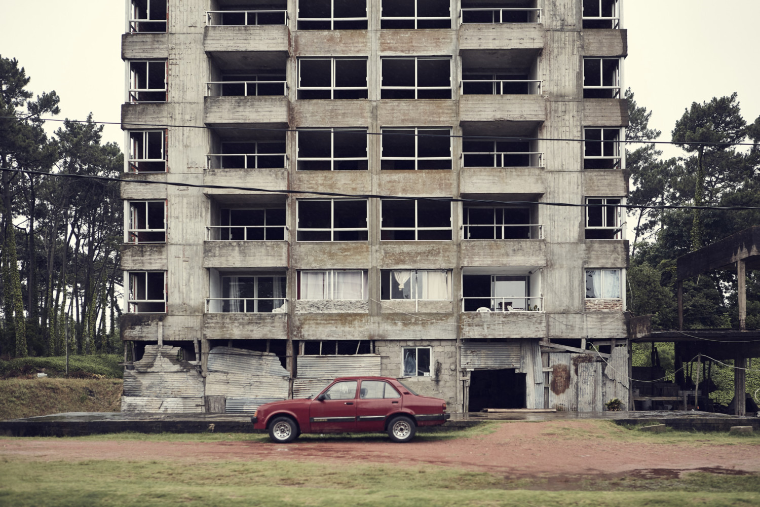Jonathan Du Mortier is a Belgium based photographer. He often travels for various clients, regularly working as an assistant. Mostly working on commercials, he also finds himself working on more fashion and corporate jobs.