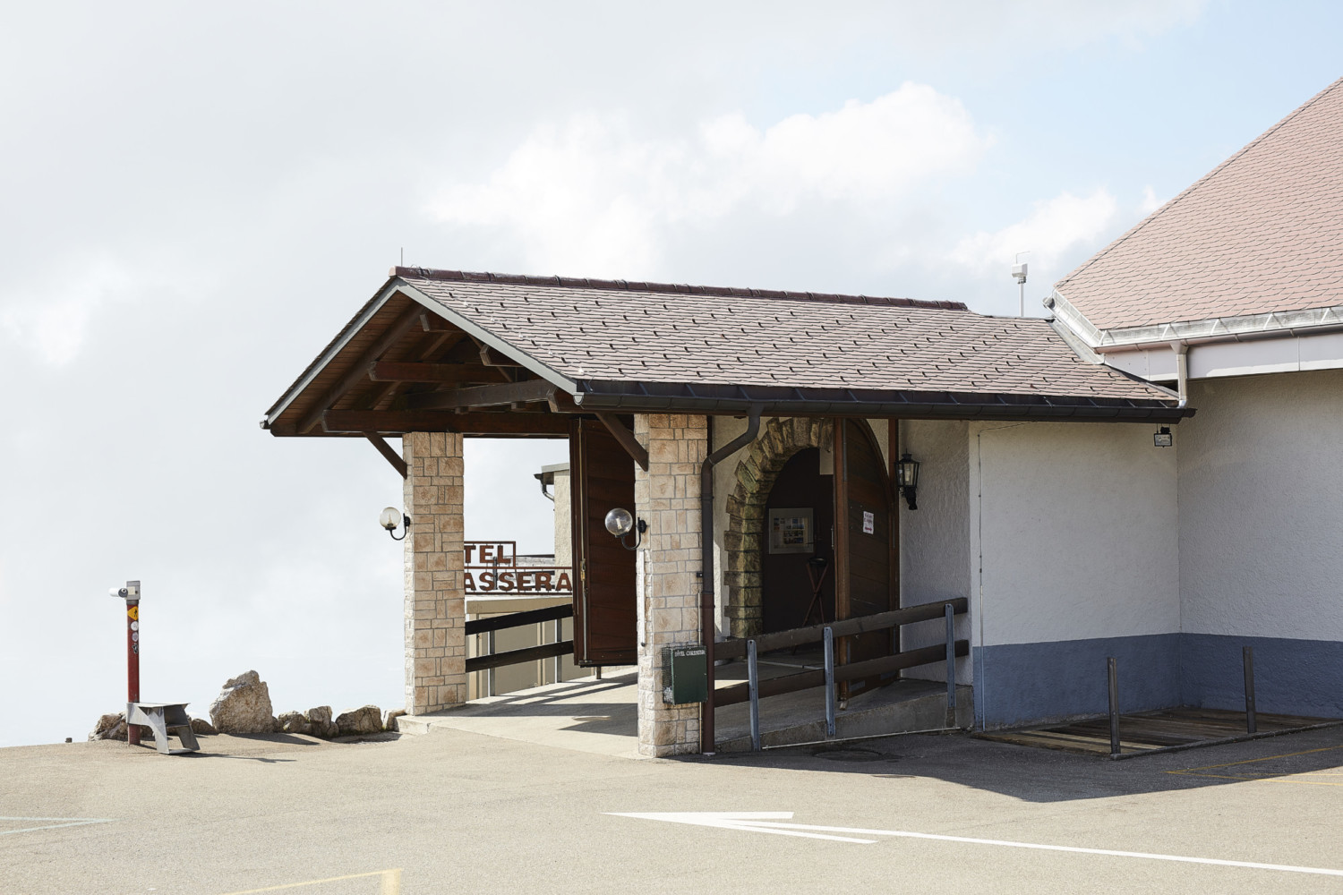 Jonathan Du Mortier is a Belgium based photographer. He often travels for various clients, regularly working as an assistant. Mostly working on commercials, he also finds himself working on more fashion and corporate jobs.