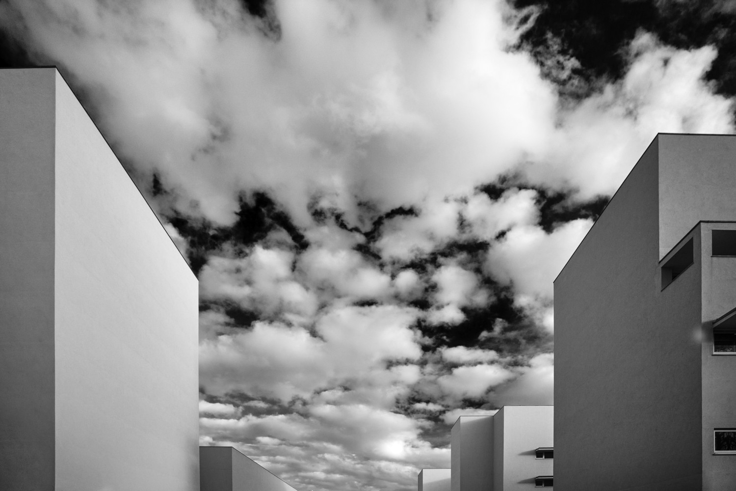 Jonathan Du Mortier is a Belgium based photographer. He often travels for various clients, regularly working as an assistant. Mostly working on commercials, he also finds himself working on more fashion and corporate jobs.